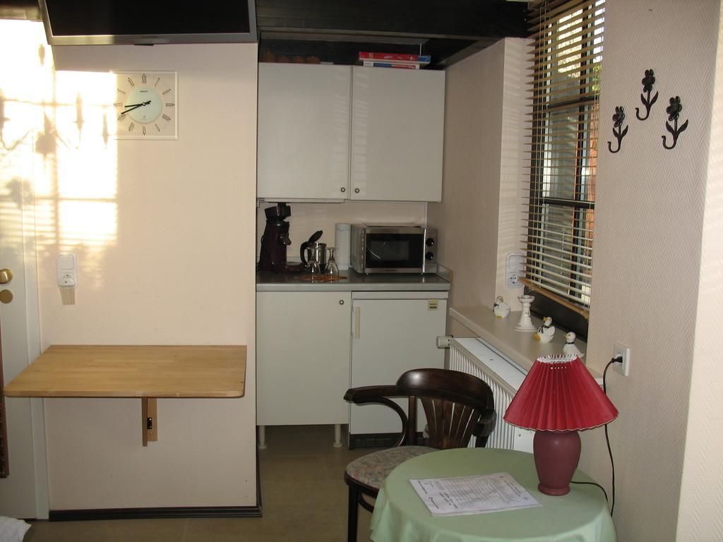 Altes Zollhaus Am Klinikum Hotell Lübeck Rum bild