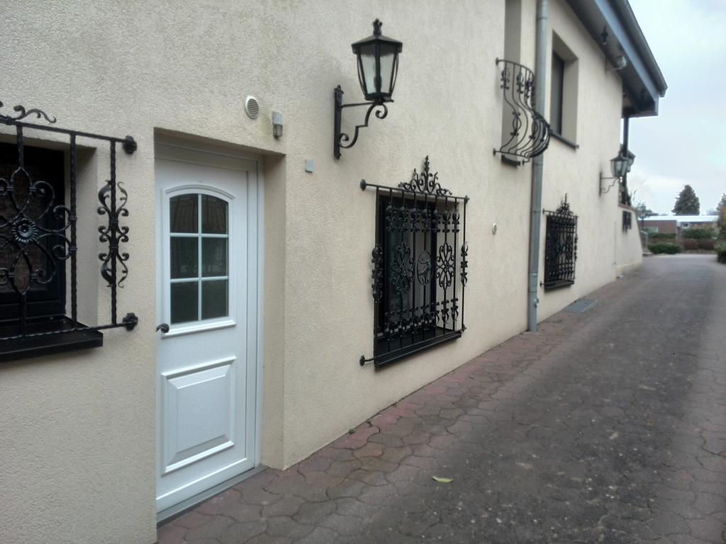 Altes Zollhaus Am Klinikum Hotell Lübeck Exteriör bild