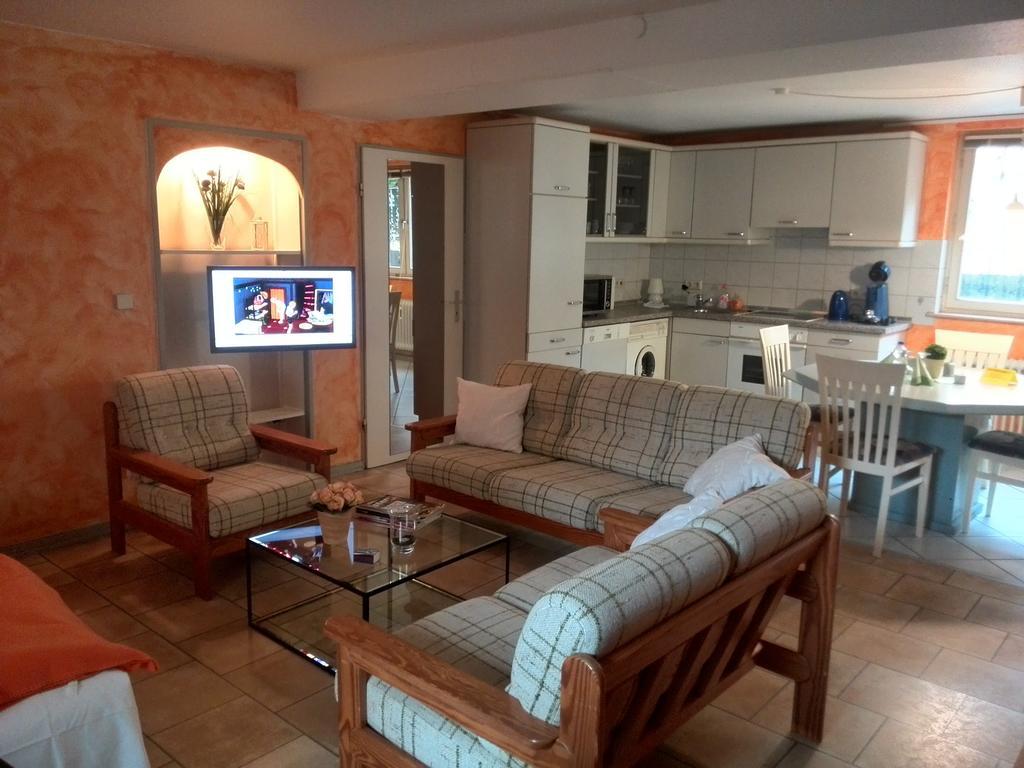 Altes Zollhaus Am Klinikum Hotell Lübeck Exteriör bild