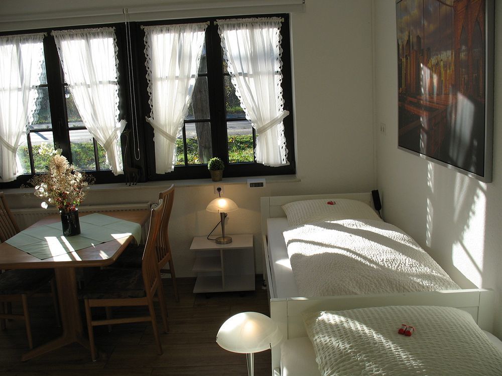 Altes Zollhaus Am Klinikum Hotell Lübeck Exteriör bild