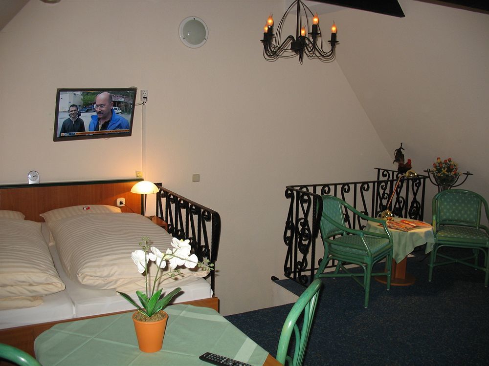 Altes Zollhaus Am Klinikum Hotell Lübeck Exteriör bild