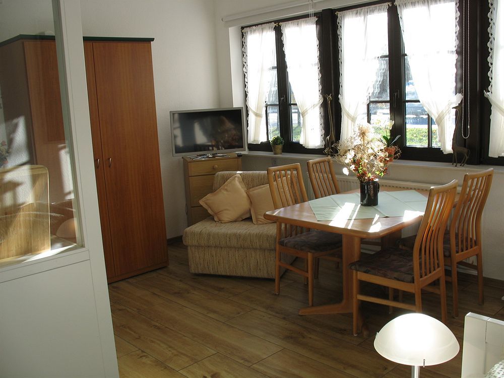 Altes Zollhaus Am Klinikum Hotell Lübeck Exteriör bild