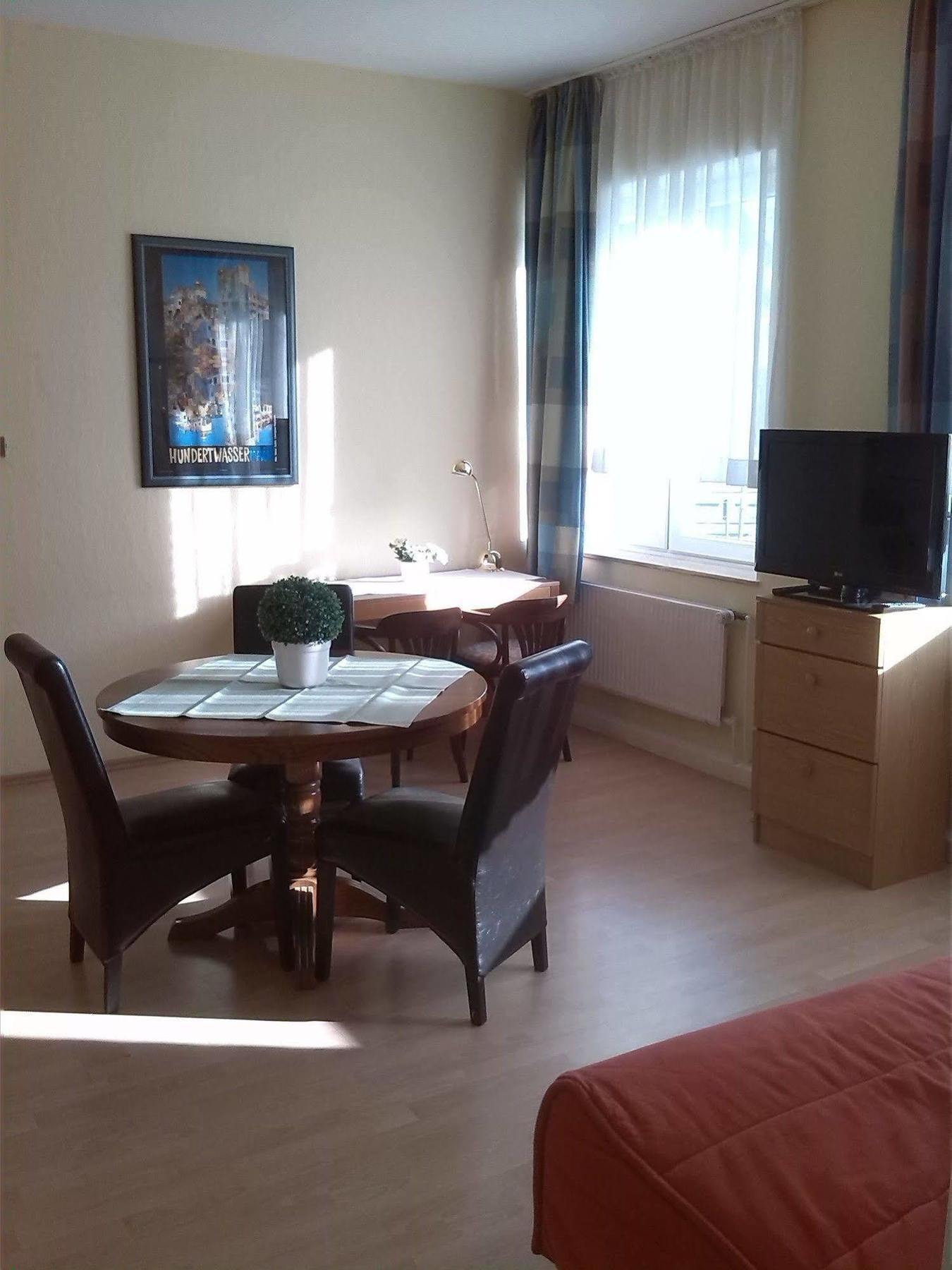 Altes Zollhaus Am Klinikum Hotell Lübeck Exteriör bild