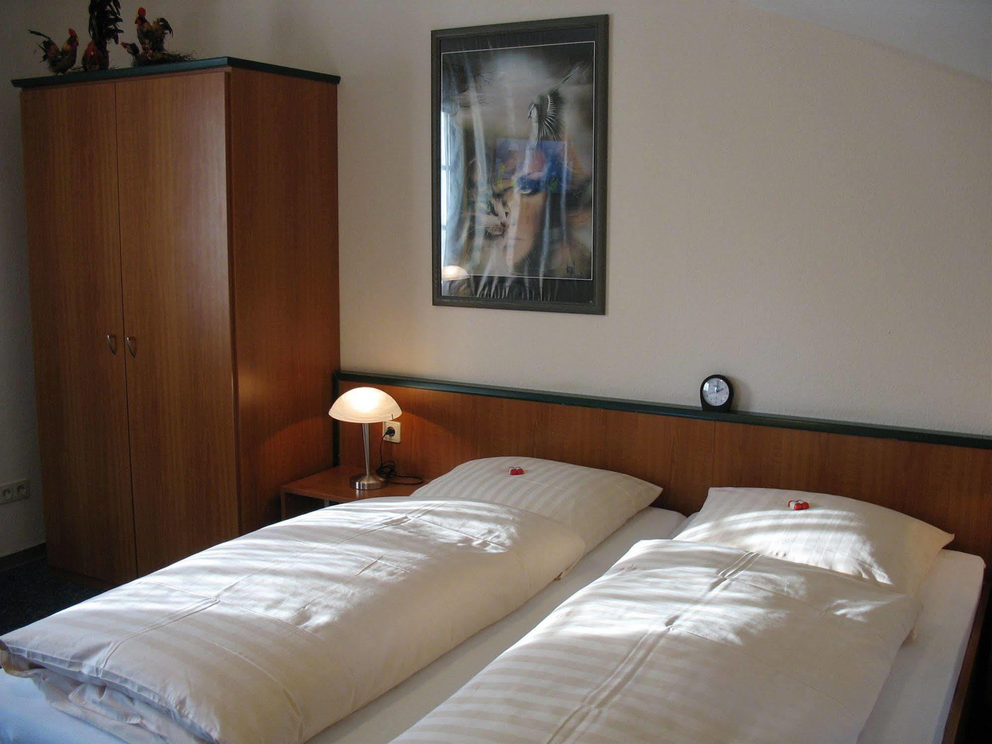 Altes Zollhaus Am Klinikum Hotell Lübeck Exteriör bild