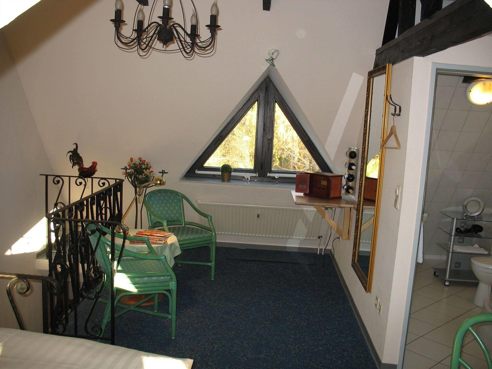 Altes Zollhaus Am Klinikum Hotell Lübeck Exteriör bild