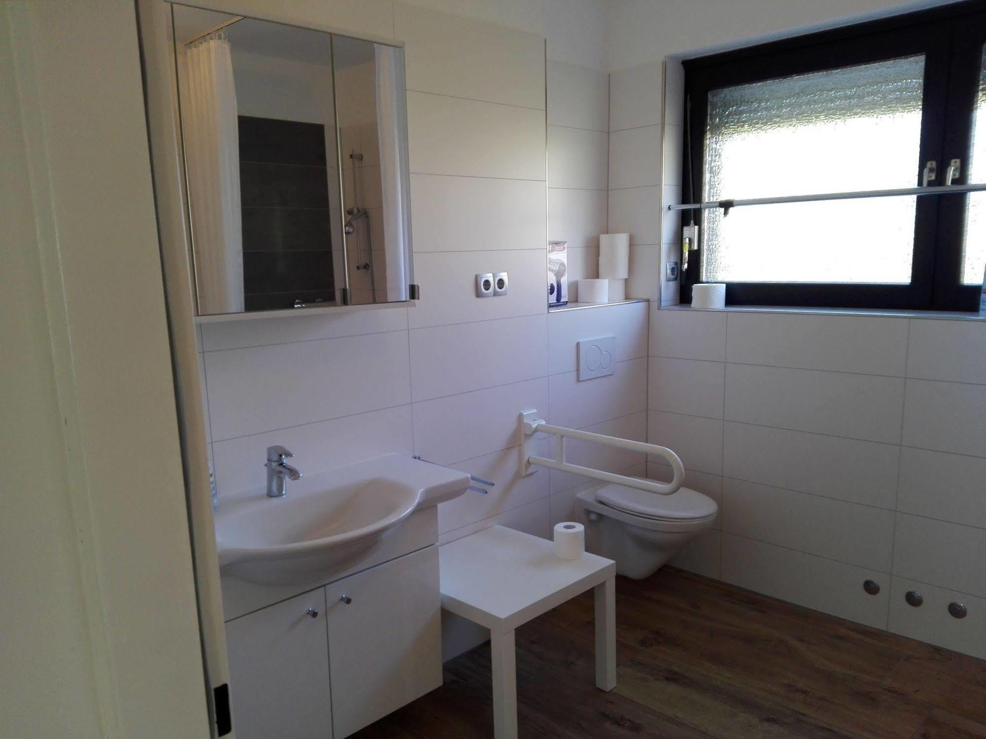 Altes Zollhaus Am Klinikum Hotell Lübeck Exteriör bild
