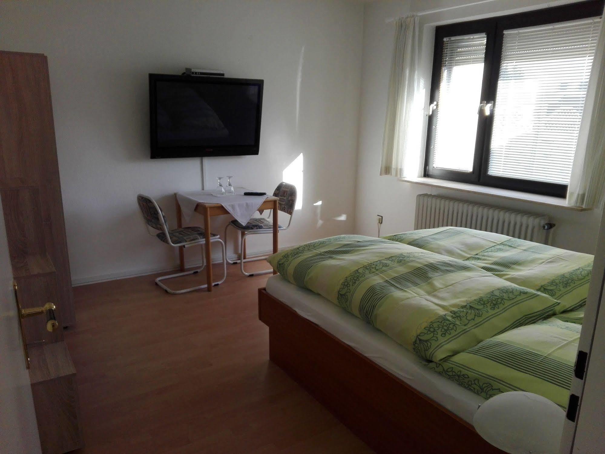 Altes Zollhaus Am Klinikum Hotell Lübeck Exteriör bild