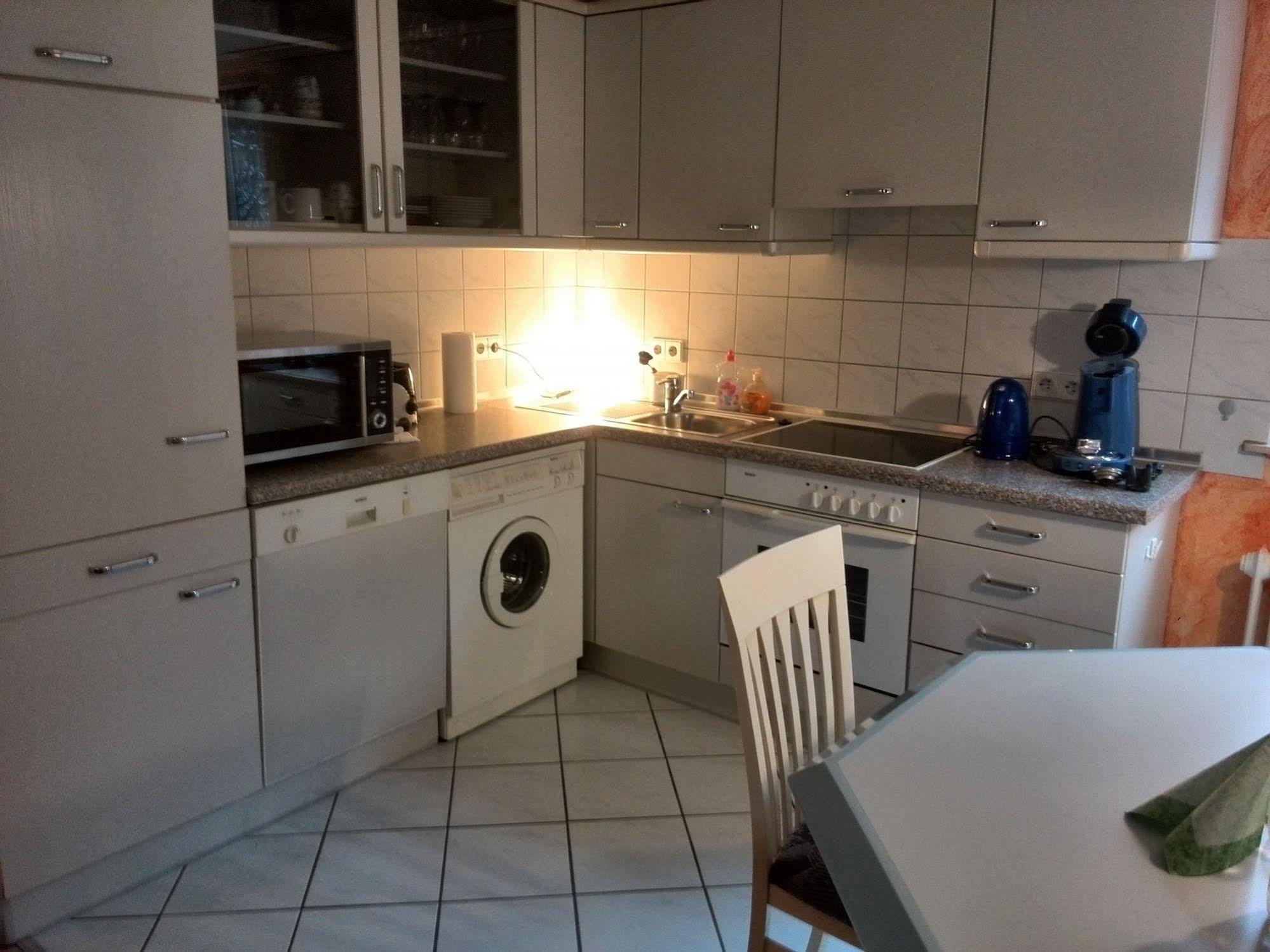 Altes Zollhaus Am Klinikum Hotell Lübeck Exteriör bild