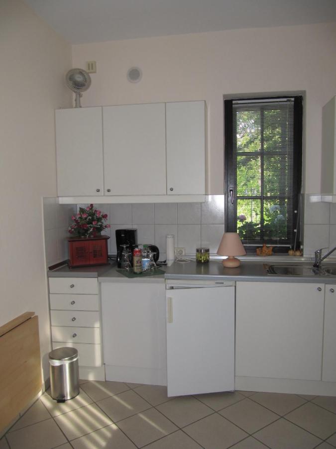 Altes Zollhaus Am Klinikum Hotell Lübeck Rum bild